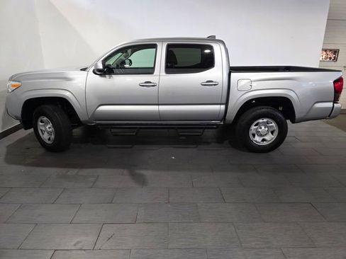 Used 2022 Toyota Tacoma SR AWD/4WD image 2