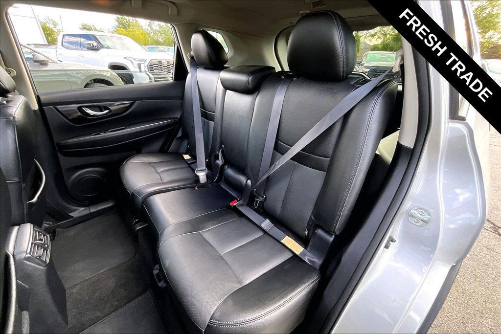 Used 2017 Nissan Rogue SL w/ SL Premium Package FWD image 7