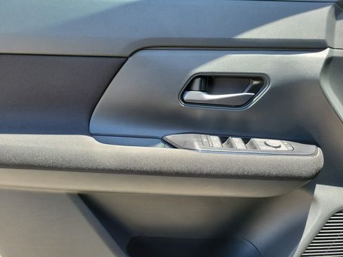 Certified 2025 Nissan Kicks S FWD image 15
