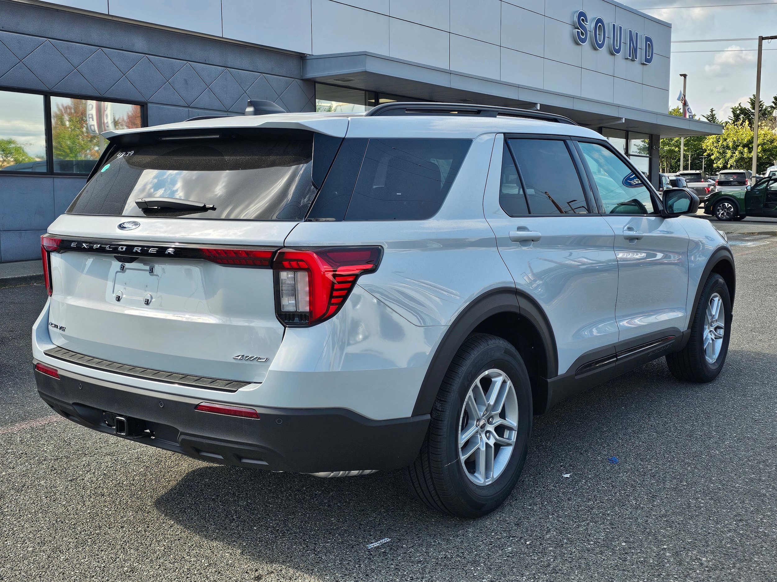 New 2026 Ford Explorer Active AWD/4WD image 5
