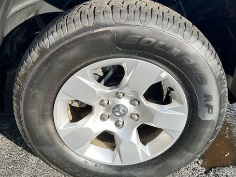 Used 2019 RAM 1500 Big Horn image 18