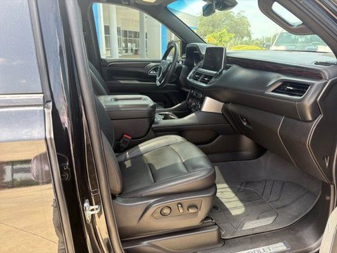 Used 2024 Chevrolet Tahoe Z71 w/ Luxury Package AWD/4WD image 18