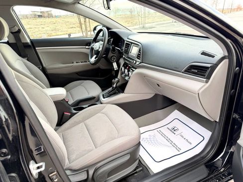 Used 2019 Hyundai Elantra SE image 16