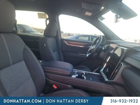 Used 2025 GMC Acadia Elevation FWD image 3