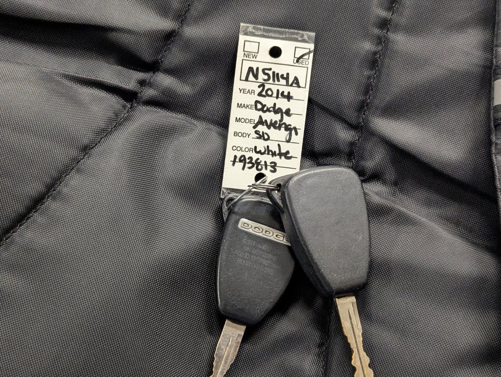 Used 2014 Dodge Avenger SE FWD image 32