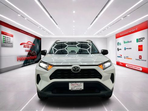 Used 2020 Toyota RAV4 LE FWD image 2
