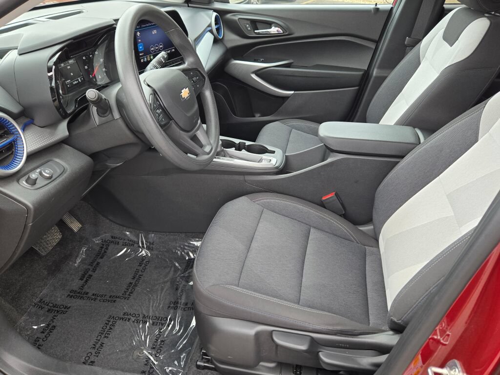 Used 2024 Chevrolet Trax LS w/ LS Convenience Package FWD image 16