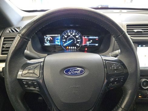 Used 2018 Ford Explorer XLT w/ Equipment Group 202A AWD/4WD image 34