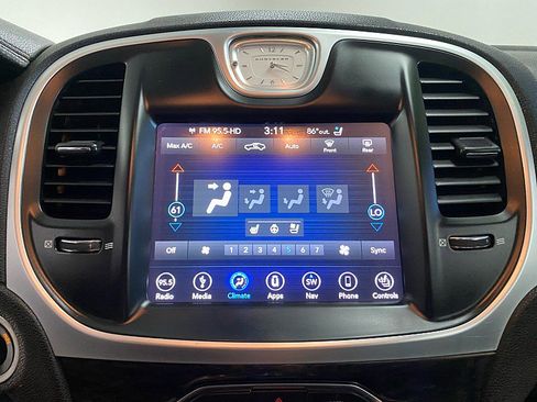 Used 2019 Chrysler 300 Limited image 24