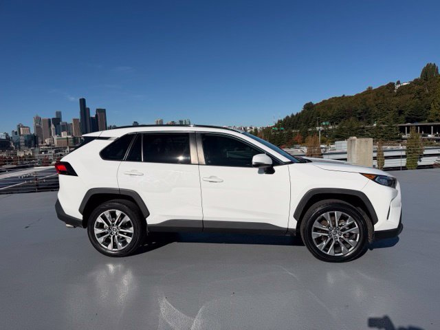 Used 2020 Toyota RAV4 XLE Premium FWD image 2