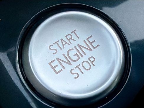 Used 2022 Volkswagen Tiguan SE image 35