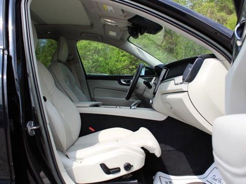 Certified 2023 Volvo XC60 T8 Ultimate w/ Climate Package AWD/4WD image 17