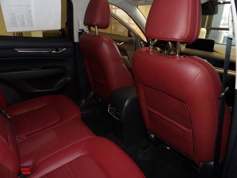 Certified 2022 MAZDA CX-5 Carbon Edition image 17