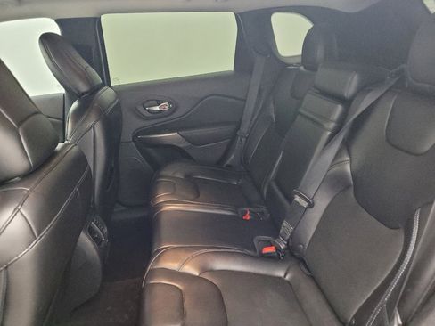 Used 2019 Jeep Cherokee Latitude Plus FWD image 18