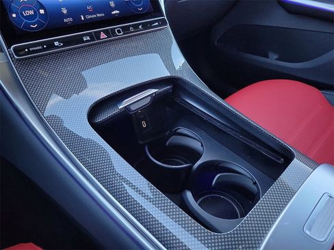 Used 2025 Mercedes-Benz GLC 300 4MATIC image 25