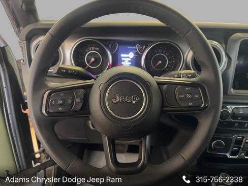 Used 2023 Jeep Gladiator Sport AWD/4WD image 13