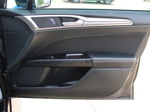 Used 2017 Ford Fusion SE FWD image 38