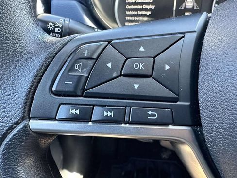 Used 2023 Nissan Versa SV FWD image 15