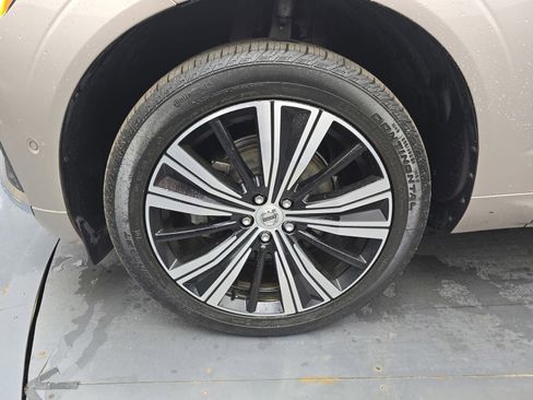 Used 2023 Volvo XC60 B5 Plus w/ Protection Package Premier FWD image 13