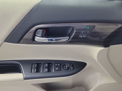 Used 2017 Honda Accord Touring image 36