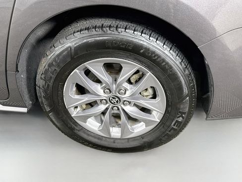 Certified 2024 Toyota Sienna XLE AWD/4WD image 35