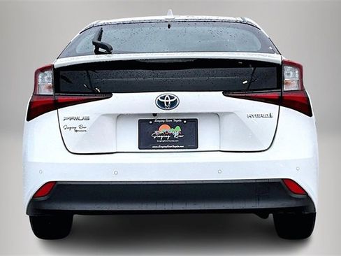 Used 2021 Toyota Prius LE image 6