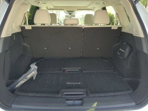Certified 2025 Nissan Rogue SL w/ SL Premium Package FWD image 13