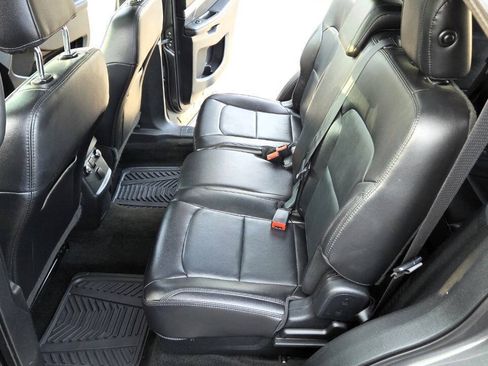 Used 2017 Ford Explorer XLT w/ Equipment Group 202A AWD/4WD image 32
