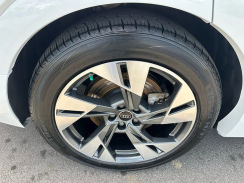 Used 2022 Audi e-tron Premium w/ Convenience Plus Package image 16