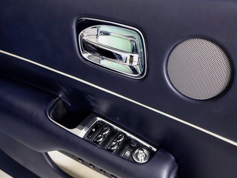 Used 2018 Rolls-Royce Dawn RWD image 34