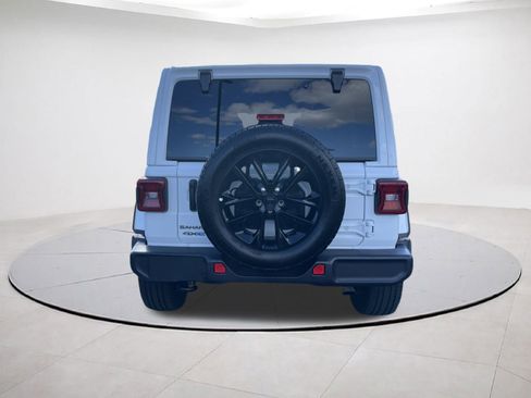 Used 2025 Jeep Wrangler Sahara image 5