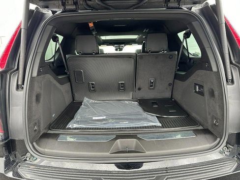 Used 2023 Cadillac Escalade ESV Premium Luxury image 5