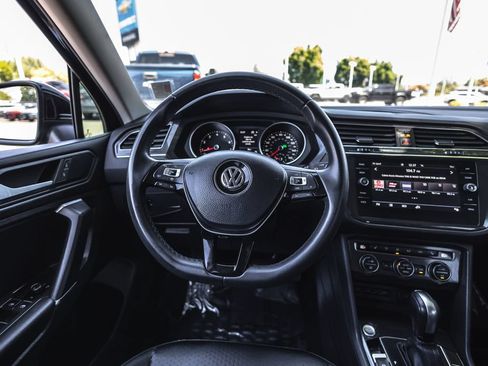 Used 2020 Volkswagen Tiguan SE AWD/4WD image 23