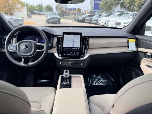 New 2026 Volvo XC90 B6 Plus w/ Protection Package Premier image 18