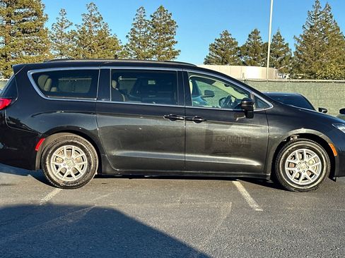 Used 2021 Chrysler Voyager Lxi image 7