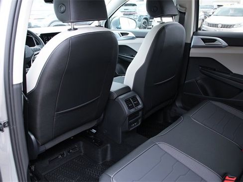 New 2026 Volkswagen Taos SE image 26