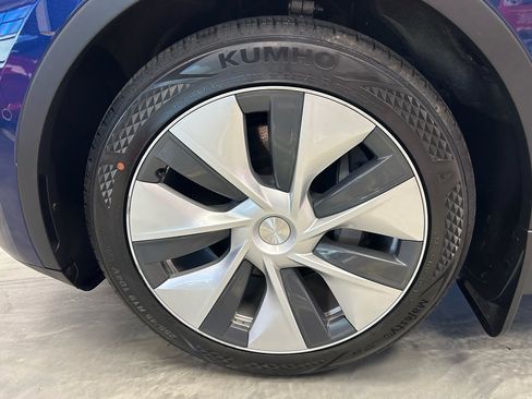 Used 2021 Tesla Model Y Long Range AWD/4WD image 24