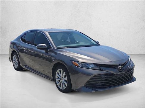 Used 2020 Toyota Camry LE w/ Carpet Mat Package FWD image 3