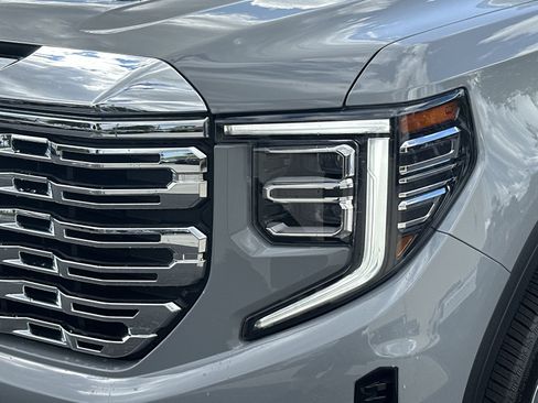 Used 2025 GMC Sierra 1500 Denali w/ Denali Reserve Package AWD/4WD image 11