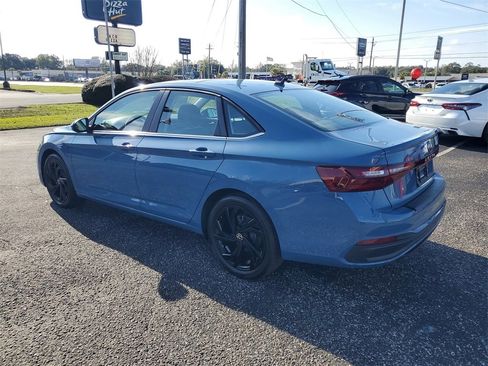 Used 2025 Volkswagen Jetta SE image 3