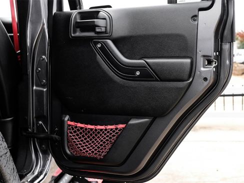 Used 2017 Jeep Wrangler Unlimited Rubicon image 46