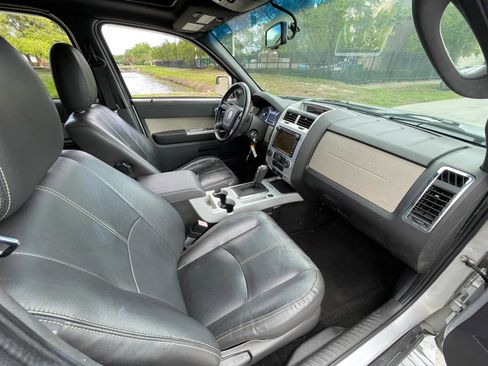 Used 2010 Mercury Mariner Premier image 25