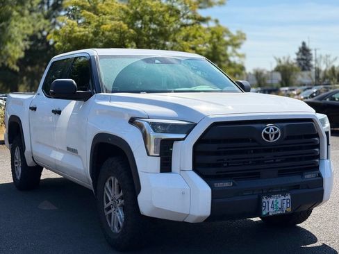 Used 2023 Toyota Tundra SR5 w/ SR5 Convenience Package AWD/4WD image 7