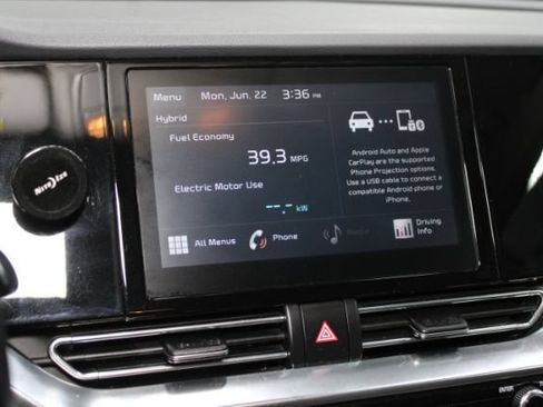 Used 2020 Kia Niro LXS FWD image 16