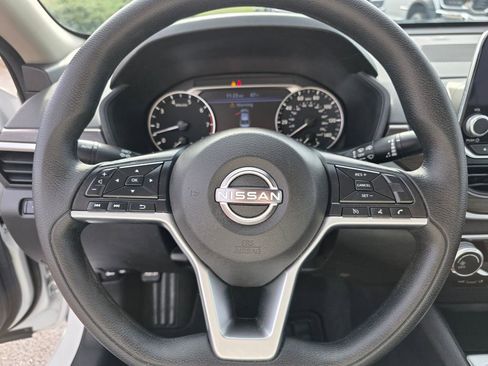 Used 2025 Nissan Altima 2.5 SV image 16