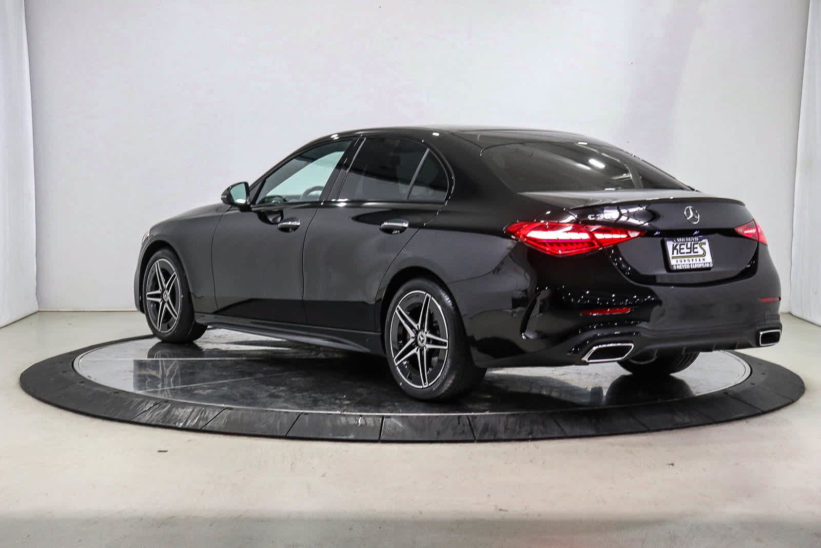 Used 2024 Mercedes-Benz C 300 Sedan image 2