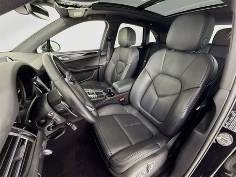 Used 2021 Porsche Macan image 5
