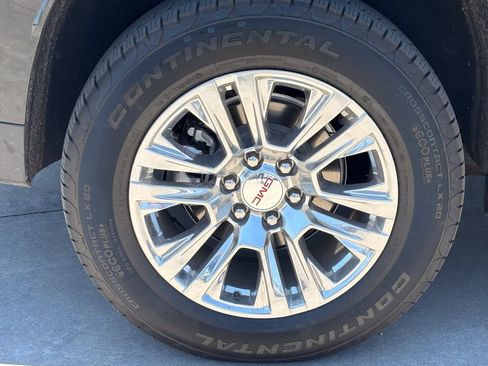 Used 2025 GMC Yukon XL Denali AWD/4WD image 7