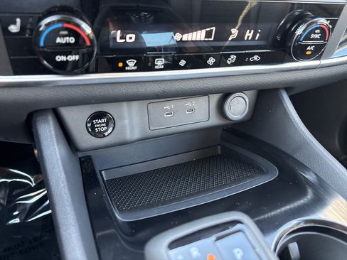 Used 2025 Nissan Rogue SV AWD/4WD image 31