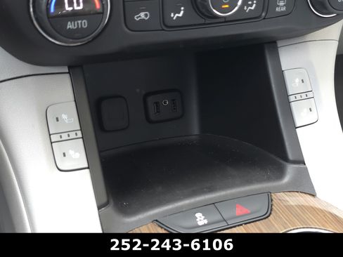 Used 2019 GMC Acadia SLE FWD image 16